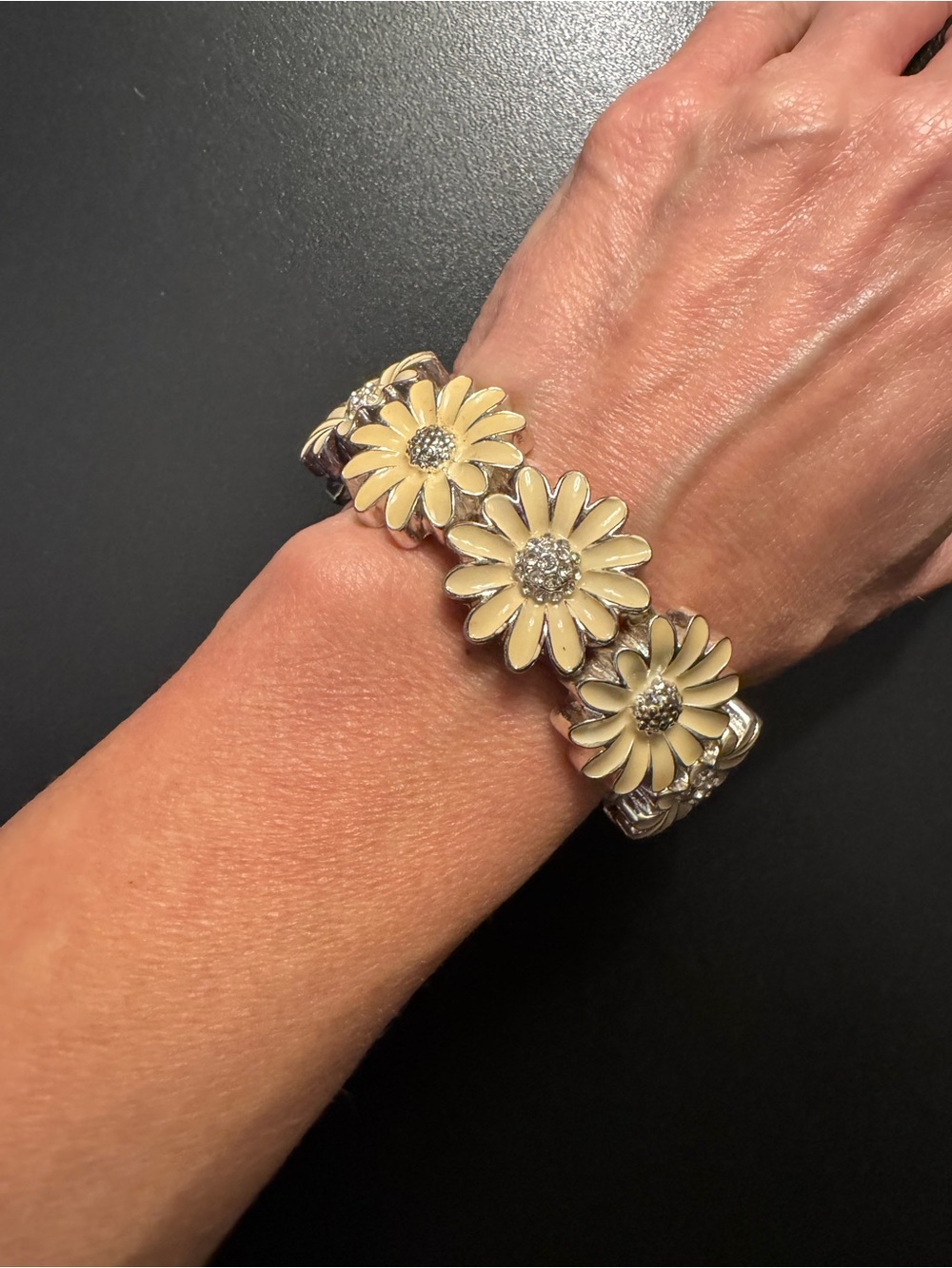 Cream Enamel Daisy Floral Stretch Bracelet
